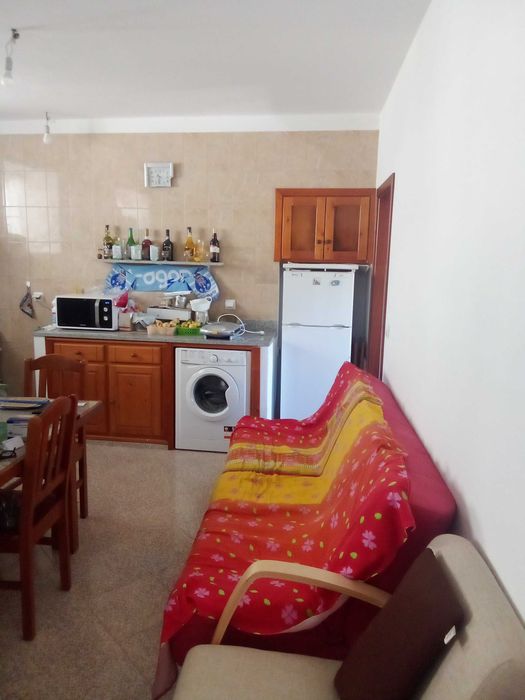 Moradia T2 restaurada em ambiente rural