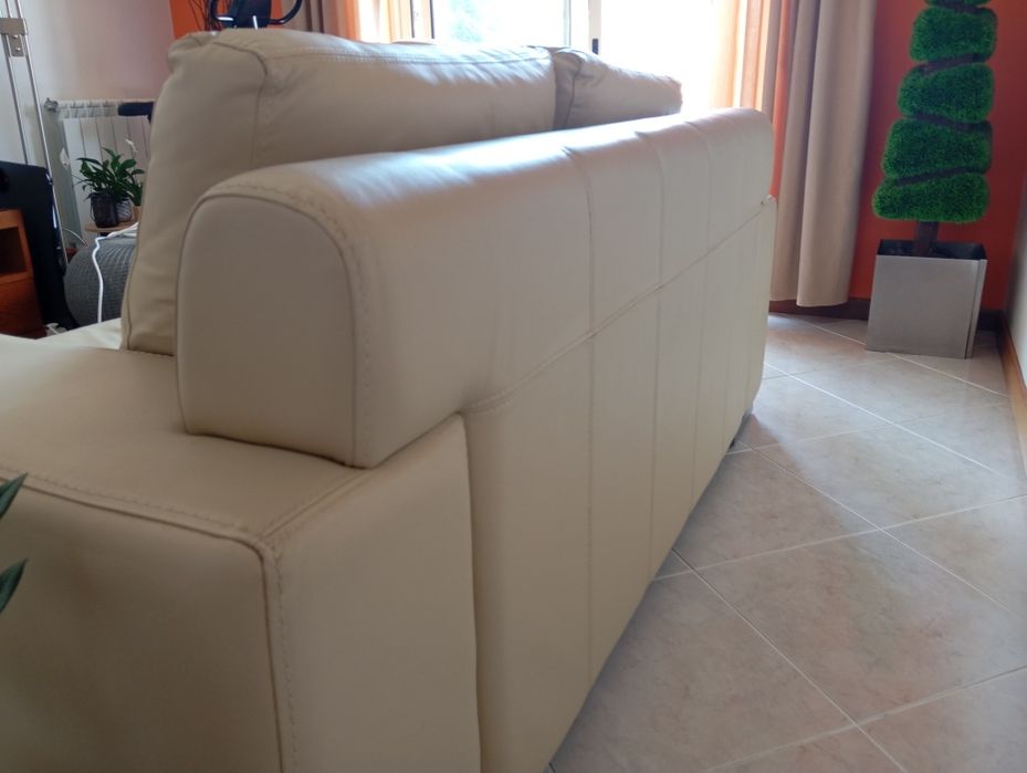 Vendo Sofá em pele