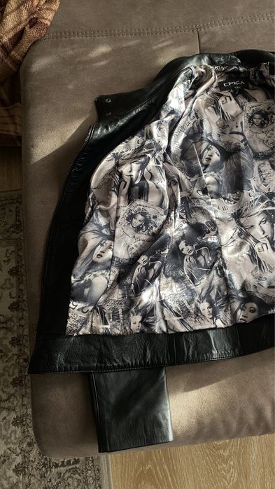 Продам женскую куртку