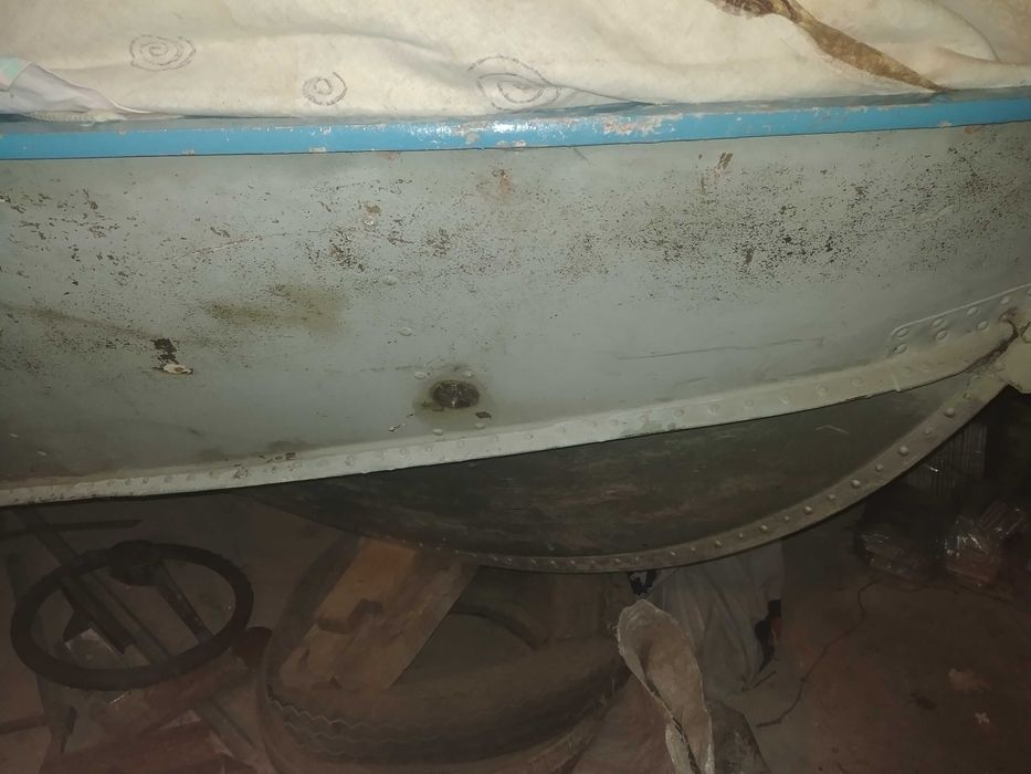 Моторний човен прогрес 4