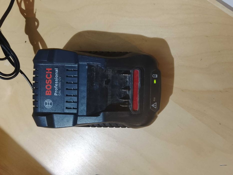 Ladowarka Bosch GAL 1880 CV + akumulator 18V 5.0Ah