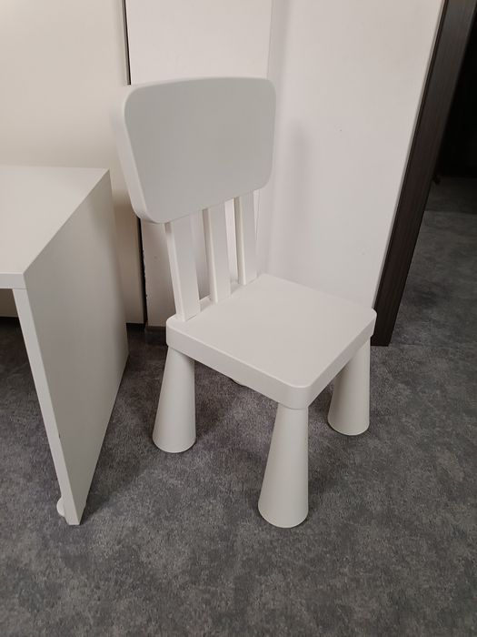 Biurko IKea Skadis , krzesło Mammut + Tablica
