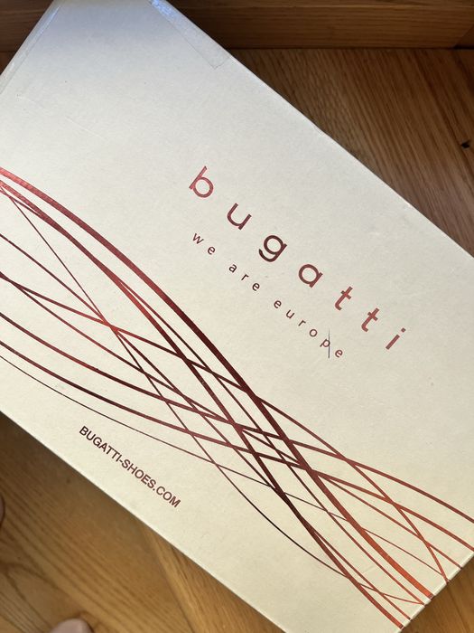 Кросівки жіночі Bugatti