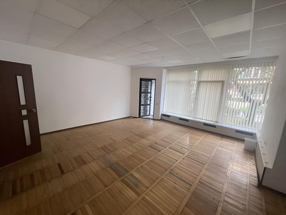 Офіс 50м2, до метро 6 хвилин пішки