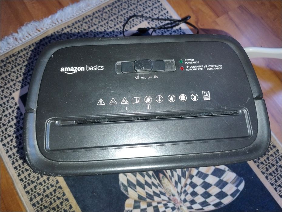 Niszczarka do dokumentów Amazon Basics.