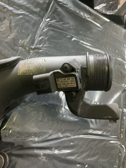 Sensor de pressão do turbo (pressão de admissão) do VW Golf VI 1.6 TDI 2010