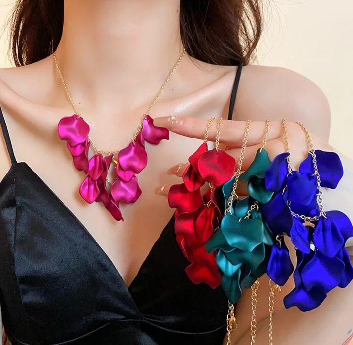 Kolczyki długie wiszące płatki akrylowe czarne