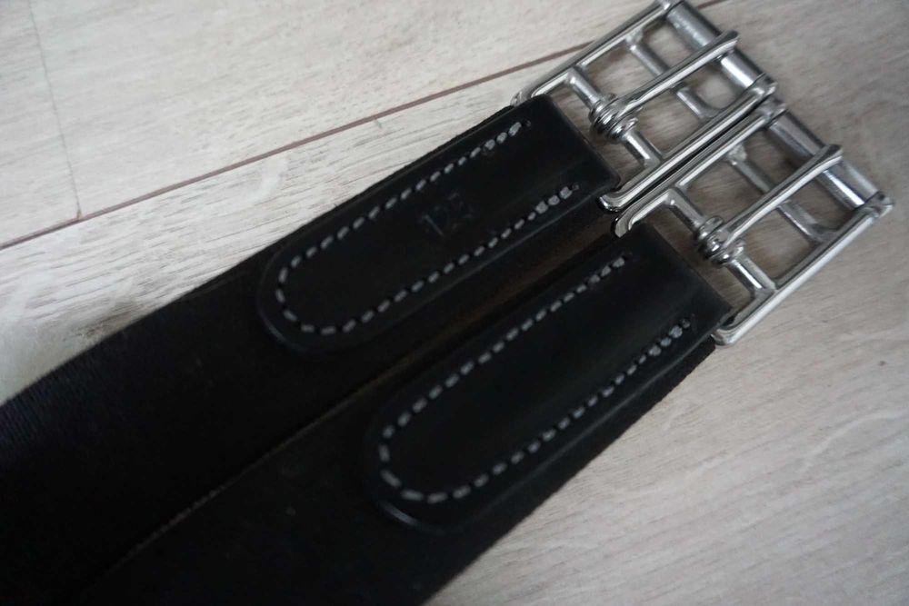 Popręg Kentaur 125 z fartuchem i naturalnym futrem - nowy