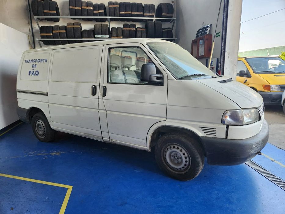 Volkswagen Transporter T4 1.9 TD do ano 2000 ás peças.
