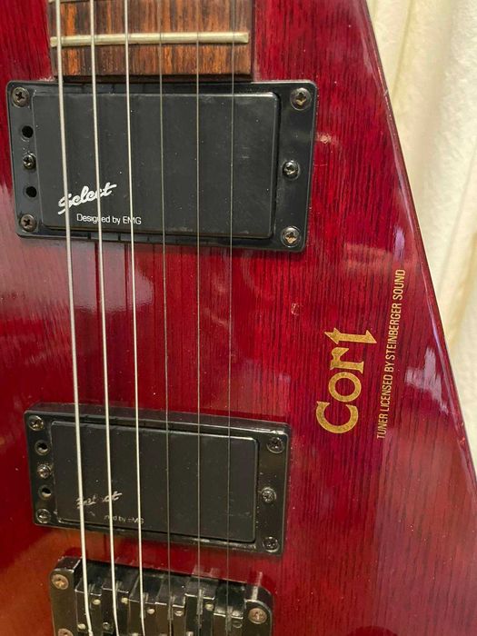 80s Cort Space Arrow (Flying V) Корея+ремень Ernie Ball. Состояние хорошее, есть ВИДЕООБЗОР