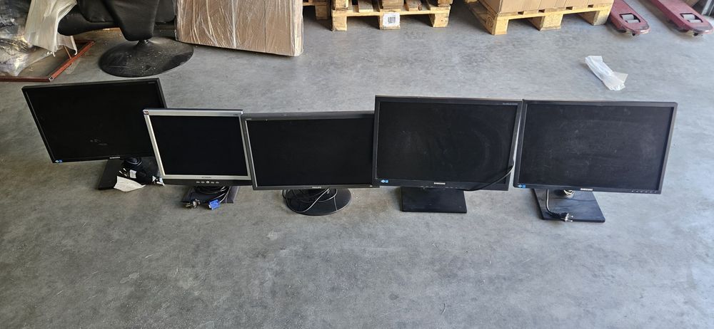 Monitory używane LCD łącznie ok 8 szt - sprawne