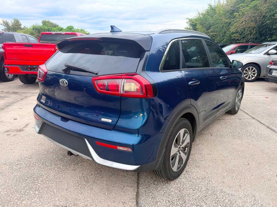 Kia Niro LX      2018