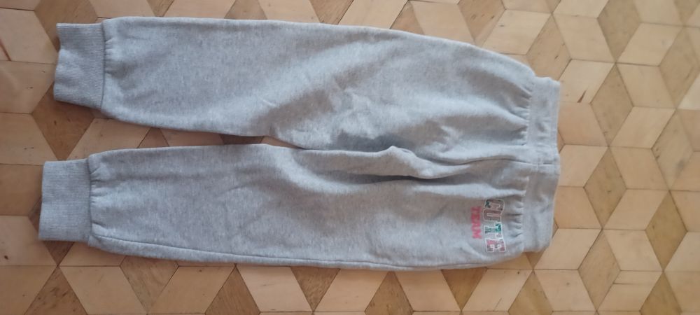 Bluza  i Spodnie dresowe firmy Bejo r. 122 grube