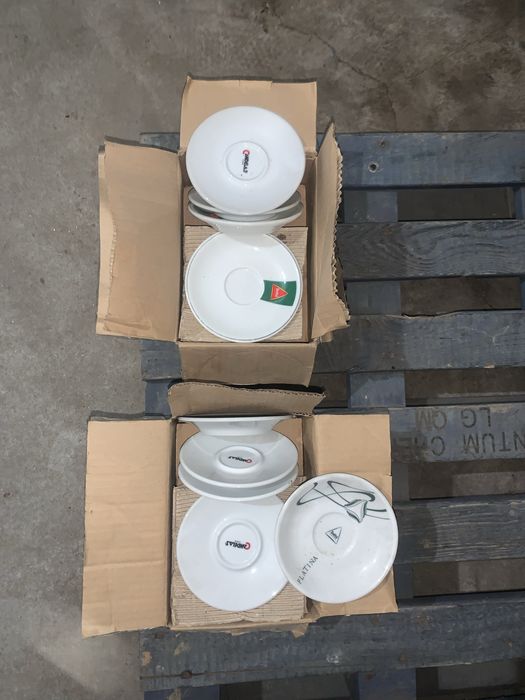 2 Caixas de chávenas e pires de café