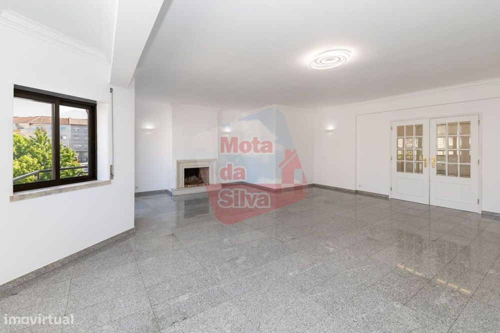 Excelente Apartamento 4 Assoalhadas, com 158m2 em Almada