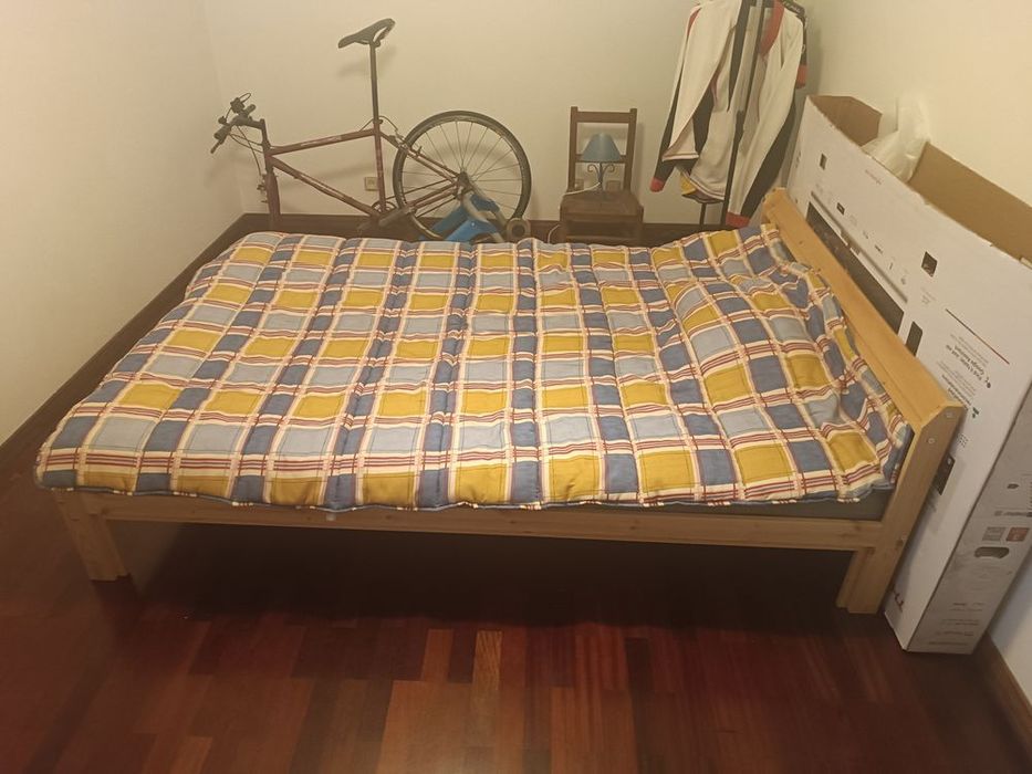 Cama de Casal IKEA em Pinho + Estrado + Colchão (reservada)