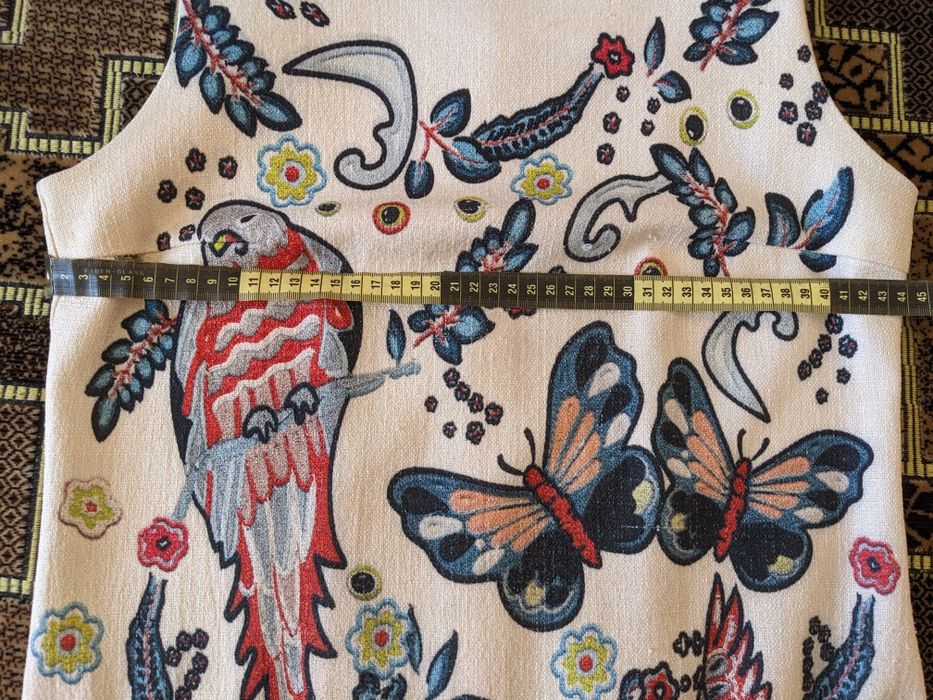 Літня сукня з папугами