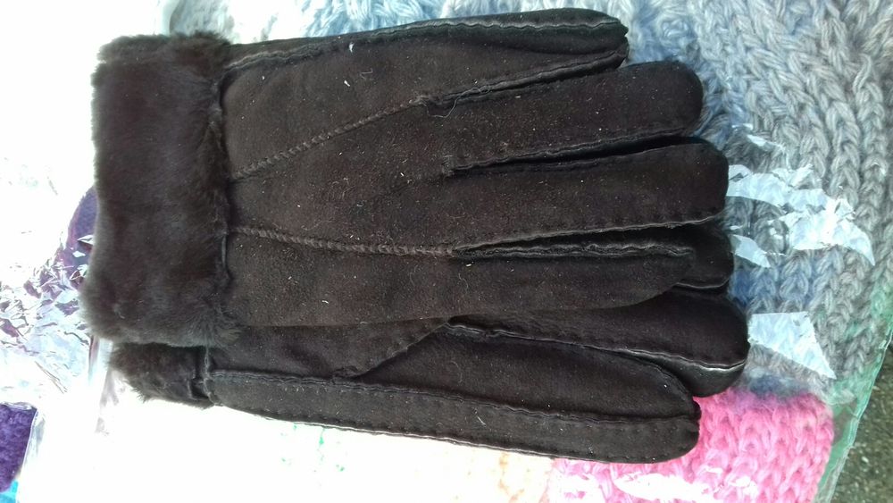 Рукавиці жіночі шкіряні.