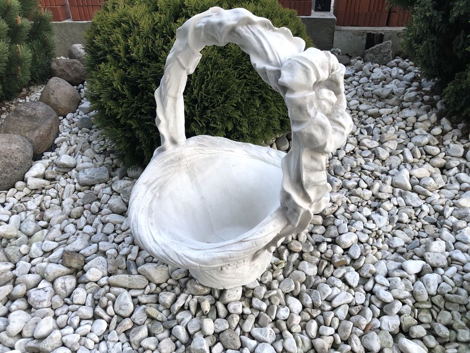 Figura ogrodowa kosz jeden kwiat