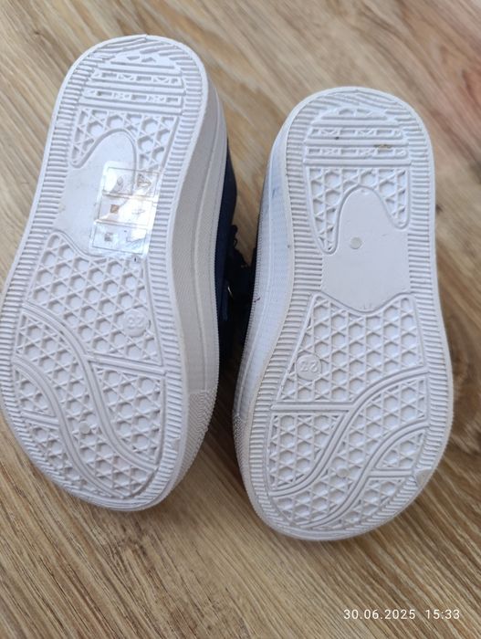 Trampki, tenisówki, kapcie chłopięce r.23