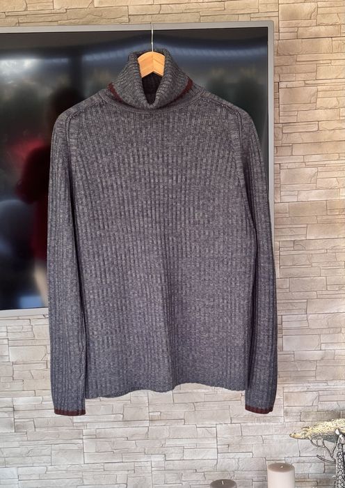 Granatowy golf z długim rękawem