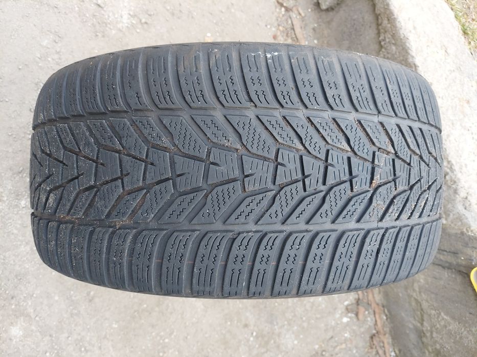 Комплект 4шт. різношироких шин Hankook R19 (225/40 та 255/35)
