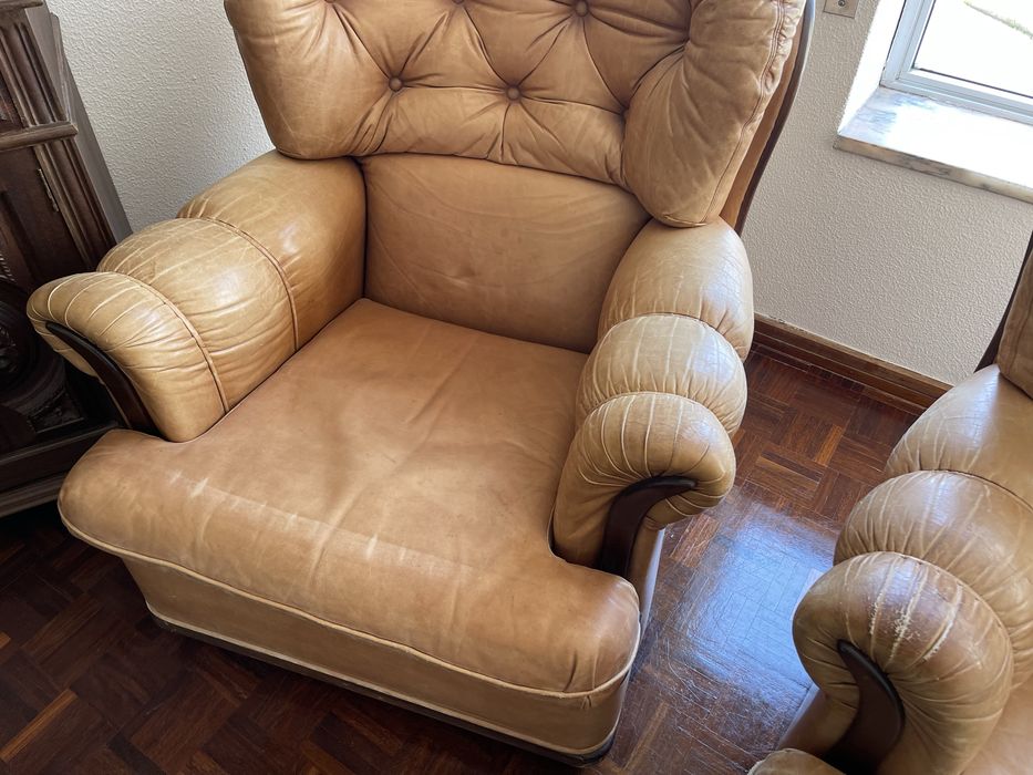 Conjunto sofas em pele