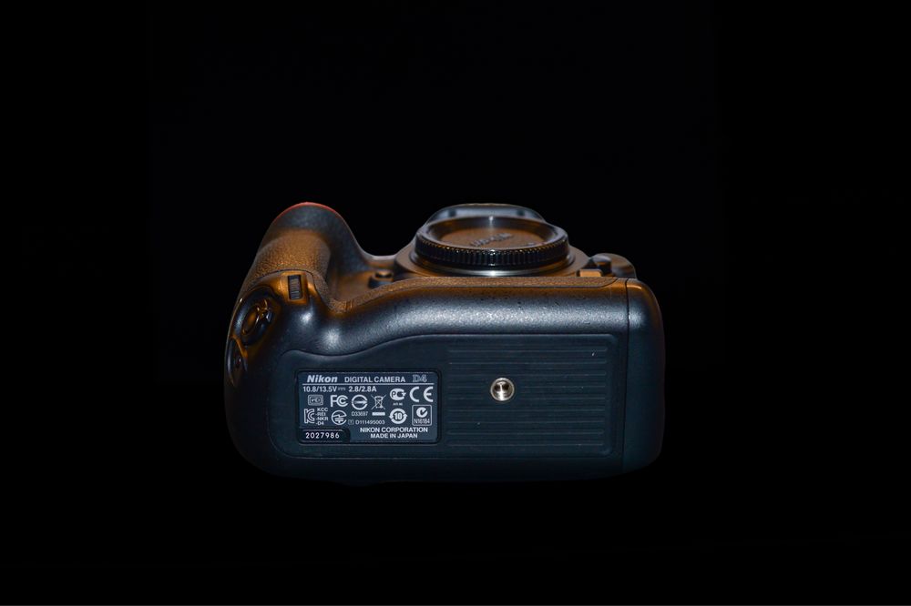 Nikon D4 (Corpo) – Apenas 25 675 actuacões