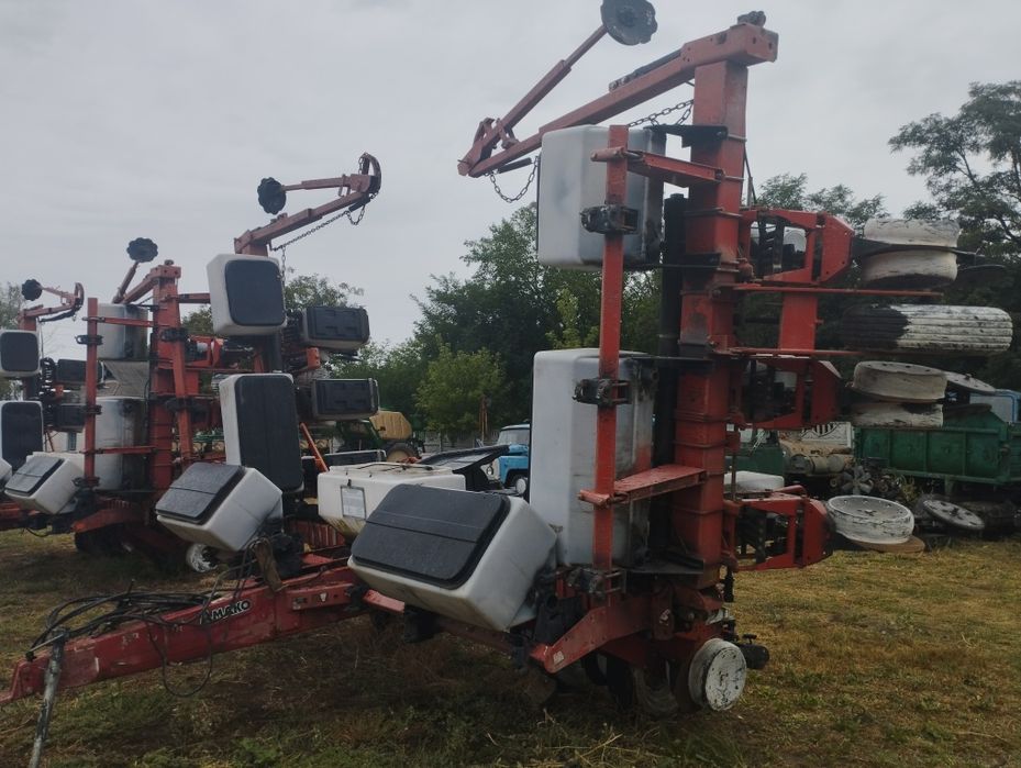 Сівалки точного висіву Massey Ferguson -MF555 12R