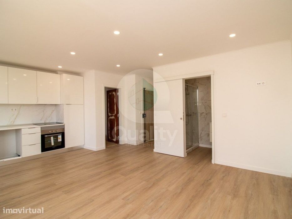 Apartamento T3 Totalmente Renovado - Rua principal da Avenida do Bo...