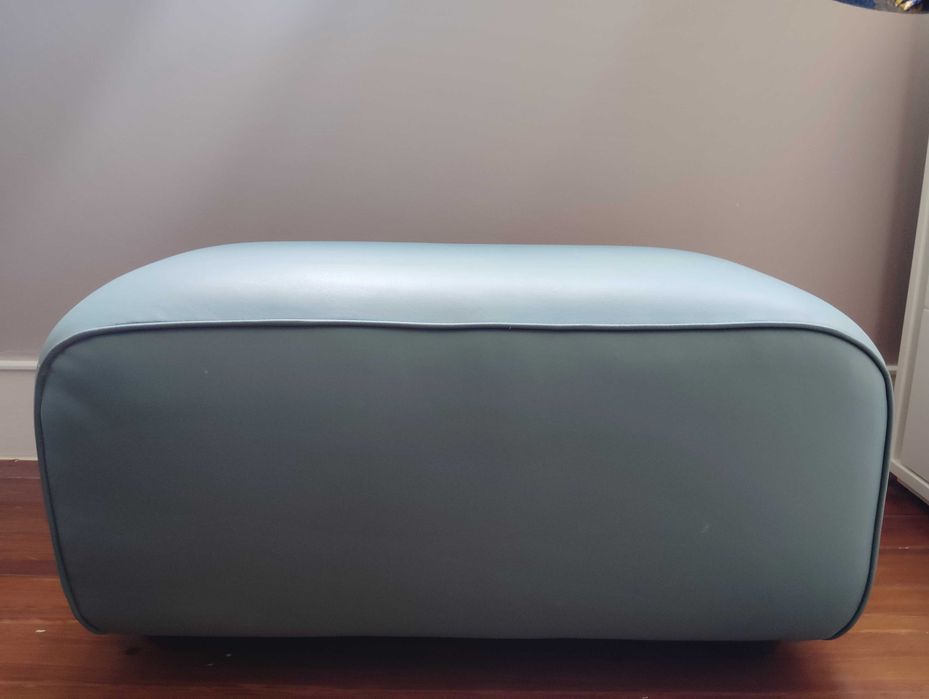 Repousa pés azul da marca Ikea