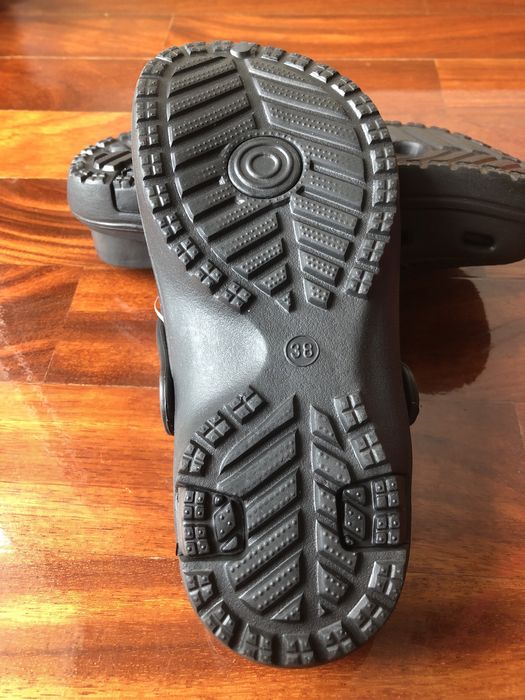 Chinelos (Crocs) 38