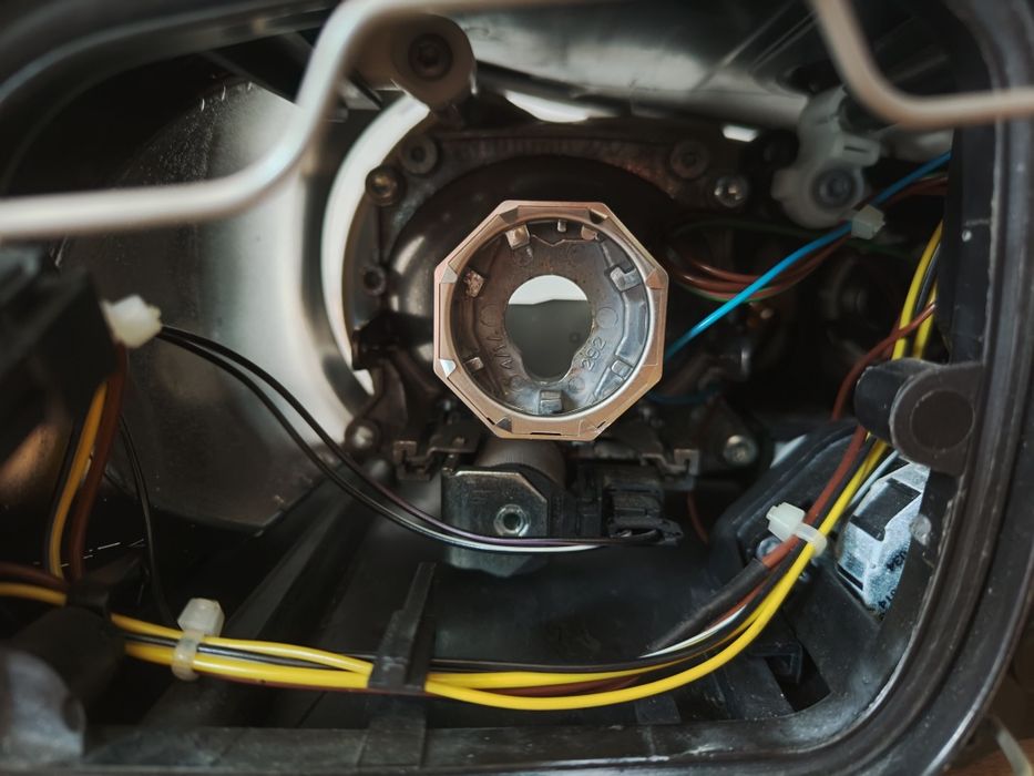 Volvo S40 V50 reflektor lampa lewa bi xenon IDEALNA !