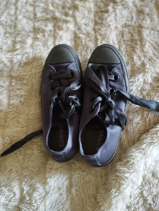 Tênis All Star Converse cinza acetinados