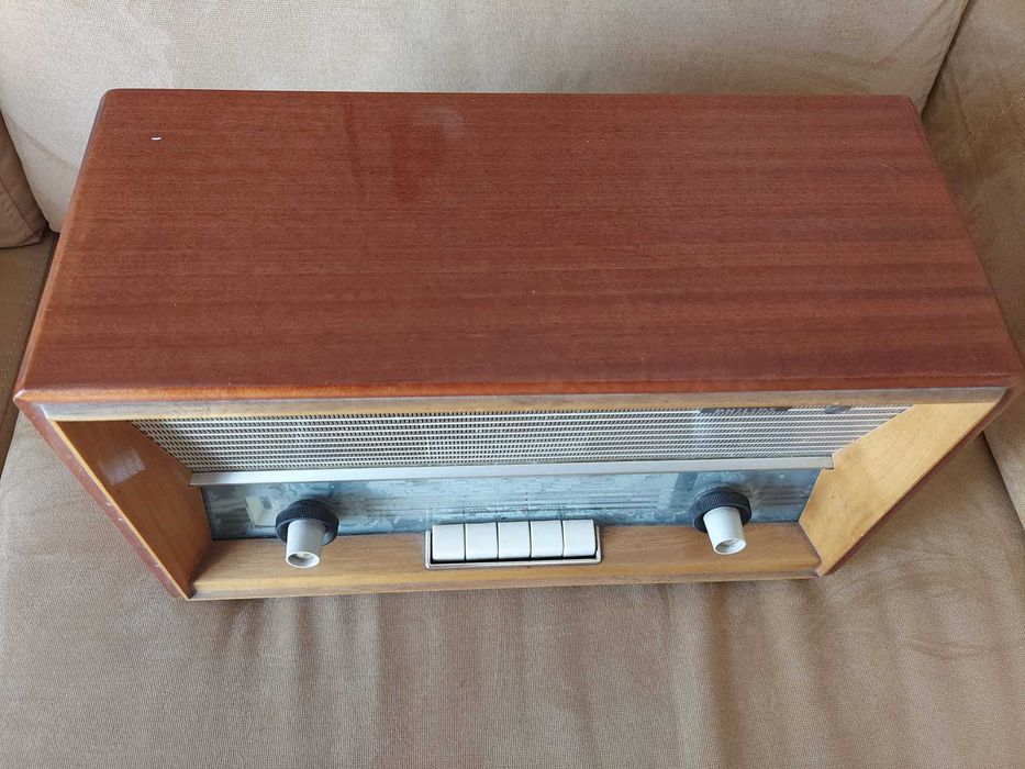 Rádio Antigo Phillips Modelo B4LN46A fabricado em 1964 A funcionar