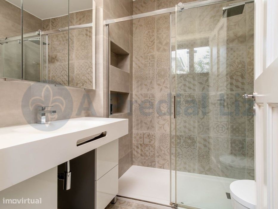 Moradia T3 de Luxo em Birre - Exclusividade e Design Contemporâneo