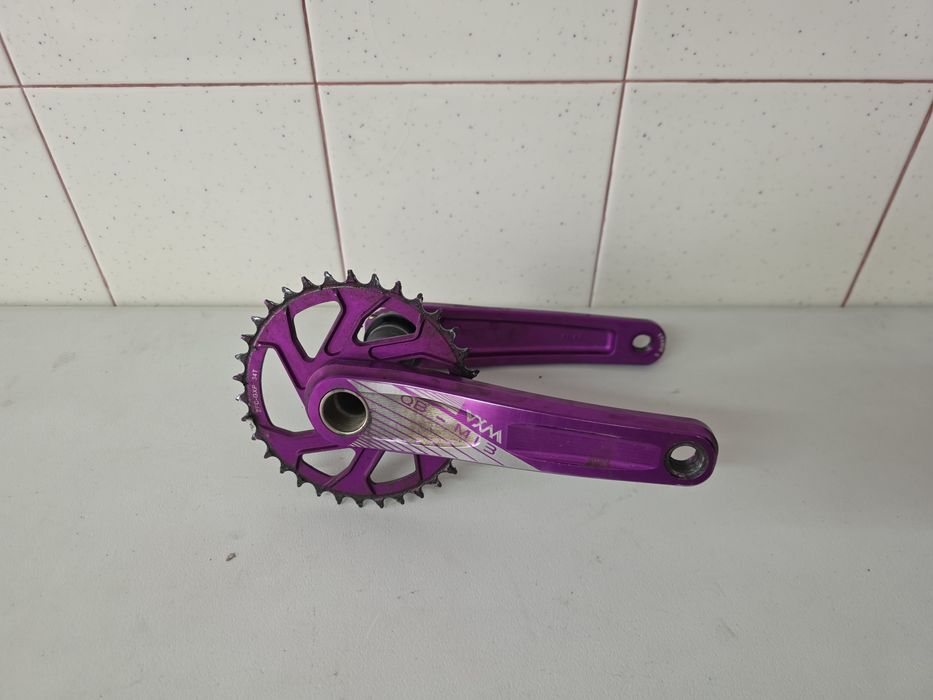 Pedaleira com prato e eixo