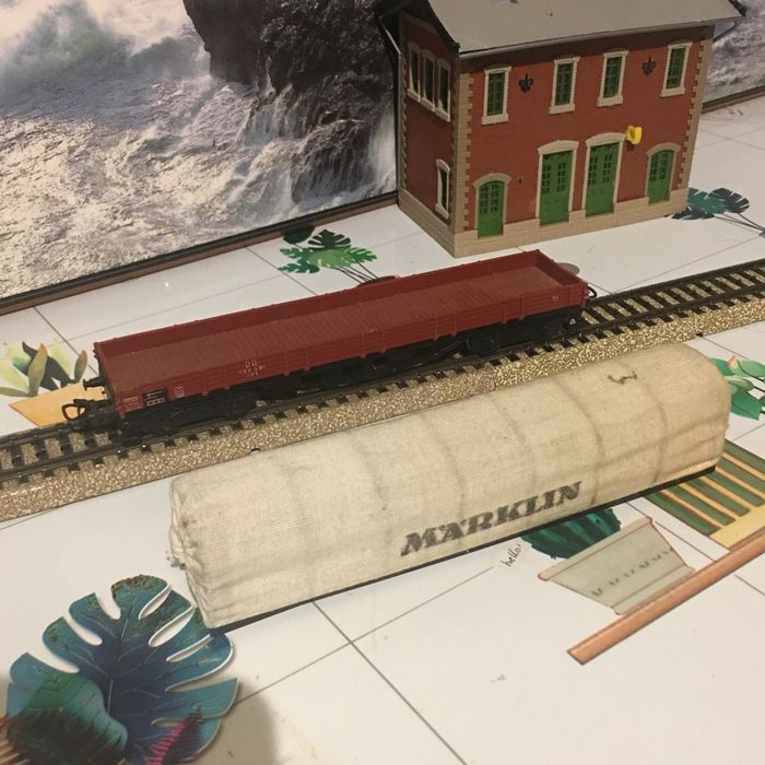 model wagonu towarowego z plandeką firmy Märklin.