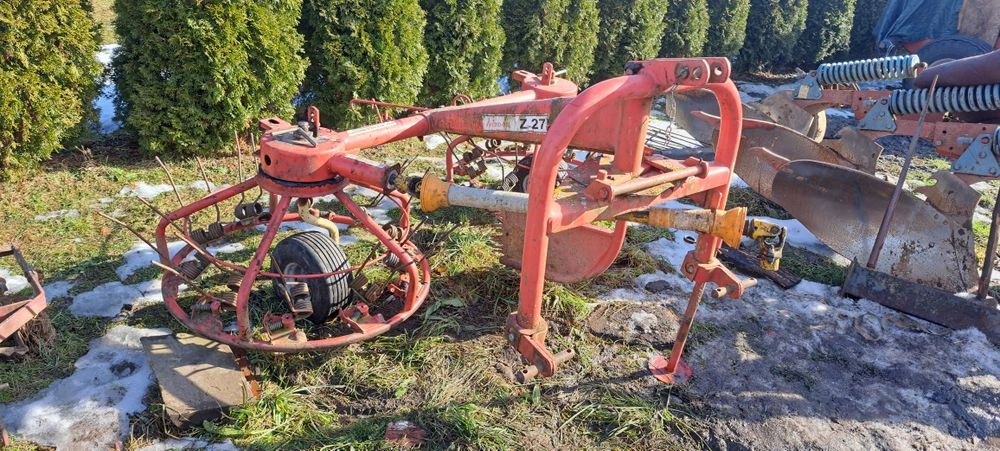 Przetrząsarko-zgrabiarka Mesko Rol