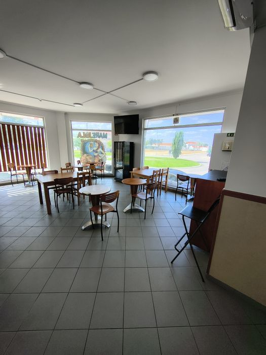 Aluga-se snack bar café