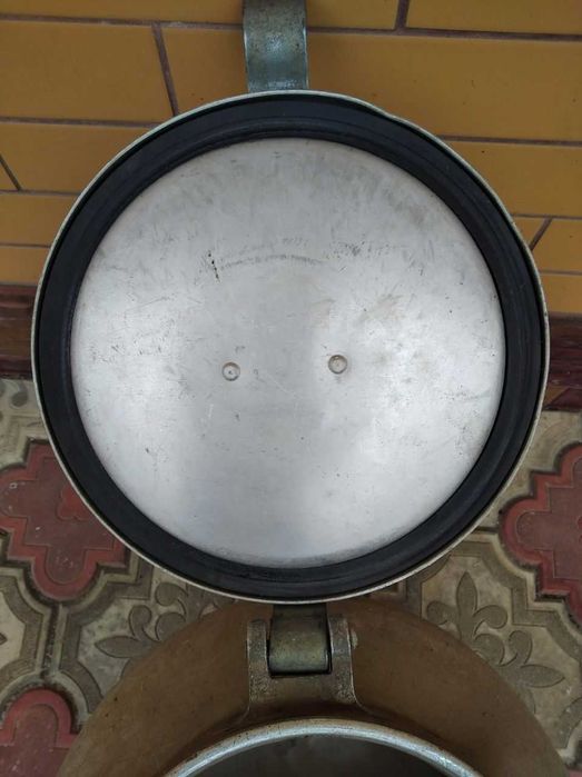 Продам бідони 25-27 л. у відмінному стані.