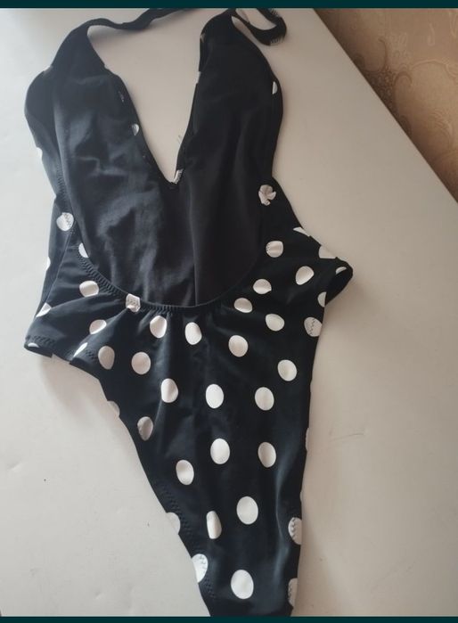 Суцільний купальник