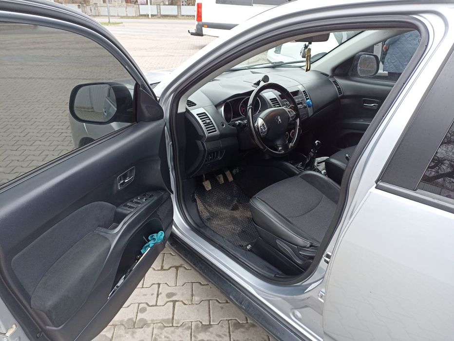 Кросовер  PEUGEOT 4007