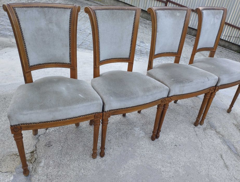 Conjunto de quatro cadeiras de jantar ou cozinha em bom estado