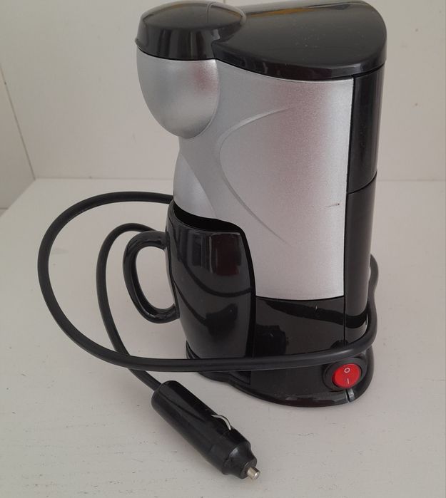 Cafeteira mini eléctrica 12 v.