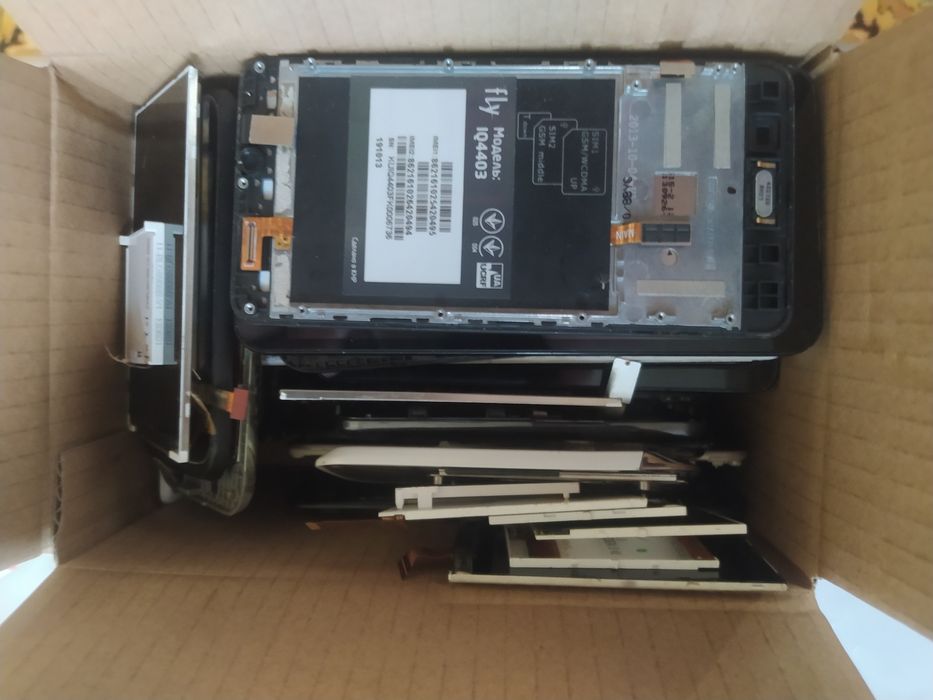 Дисплеи с телефона и планшеты  одним лотом