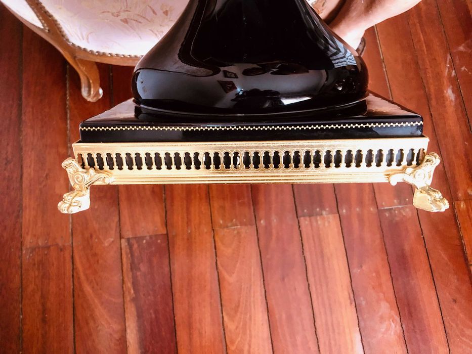 Jarrão pintado à mão "Limoges" com pegas revestidas com banho de ouro