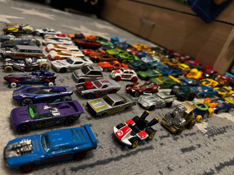 80 samochodzików aut hot weels