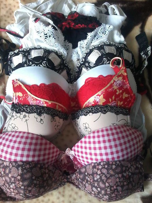 Бюстгальтера, разные по объёму, фасону и цене