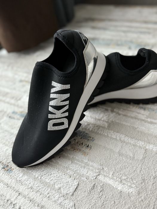 Кросівки жіночі DKNY